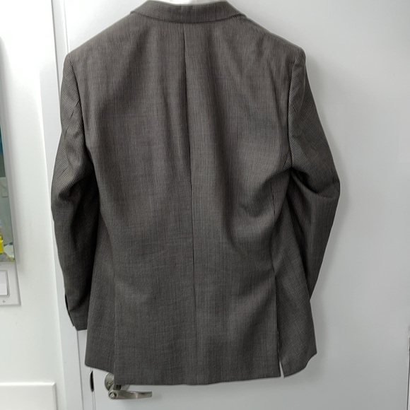 Calvin Klein Sports Jacket in EUC.42L 70% Wool @ 30% Silk. - Picture 9 of 14